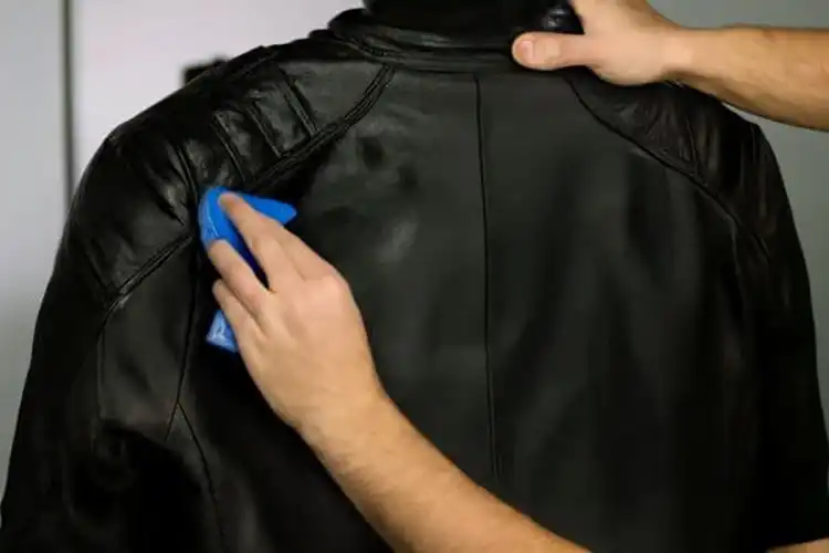 تمیز کردن کاپشن چرمی